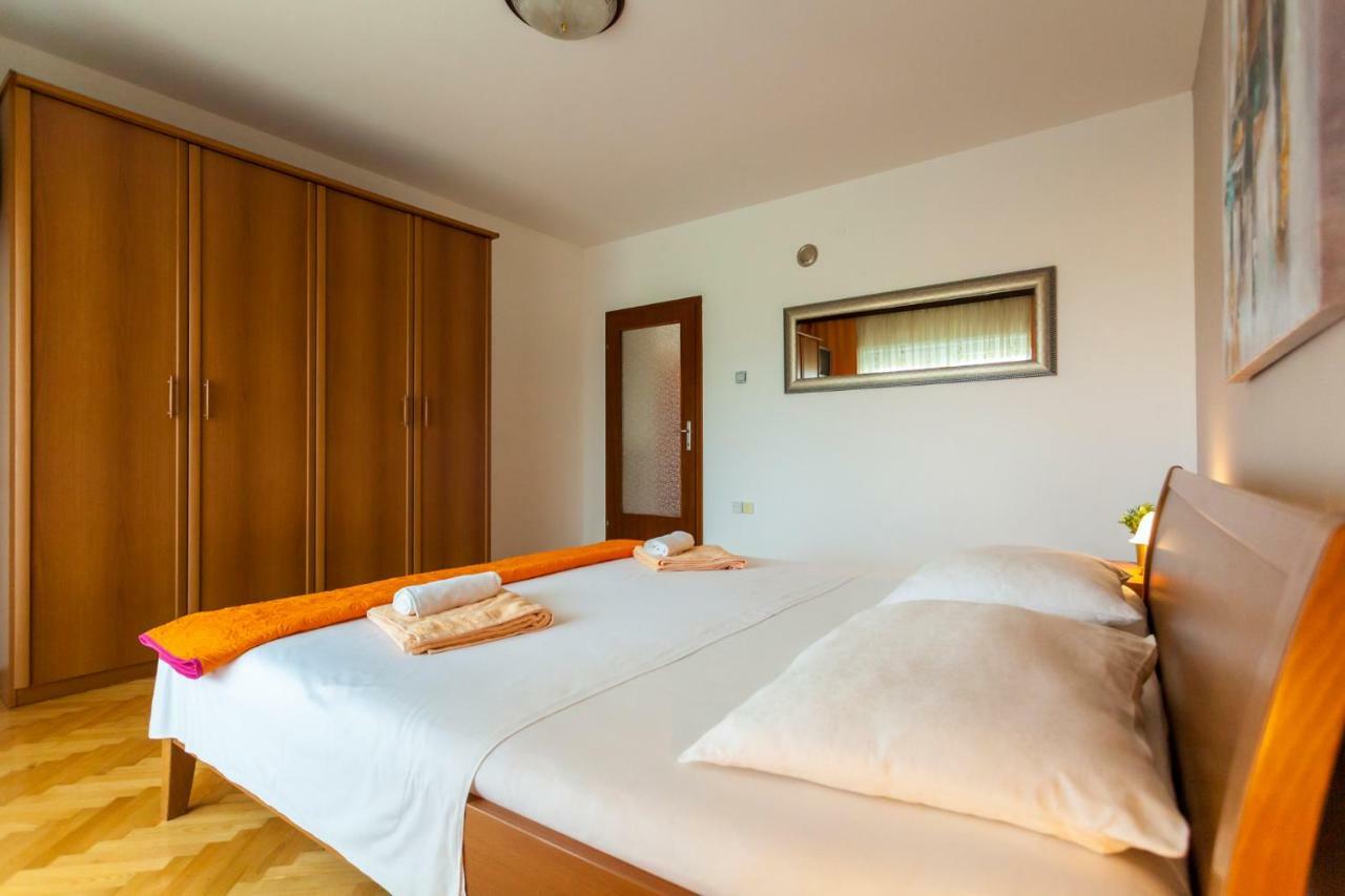 Apartment Meri Krk Town Bagian luar foto