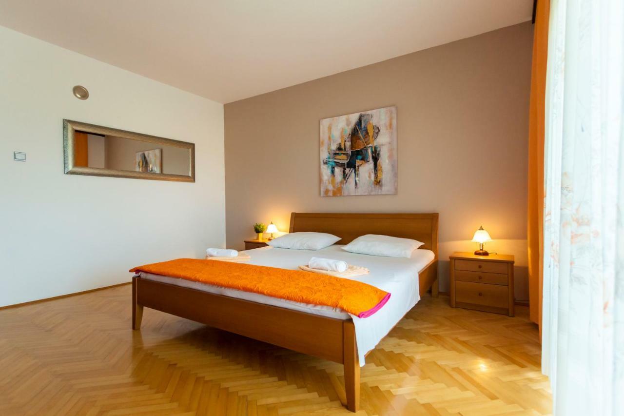 Apartment Meri Krk Town Bagian luar foto